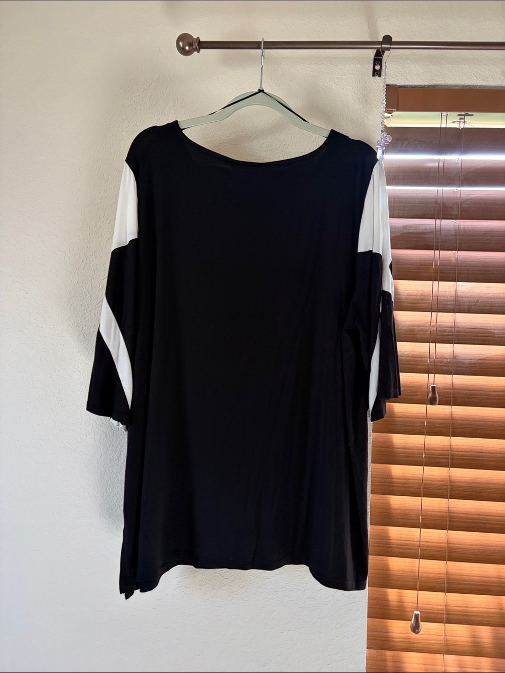 NWT Cable & Gauge Black Colorblock Statement Sleeve Top 2X - Picture 7 of 8